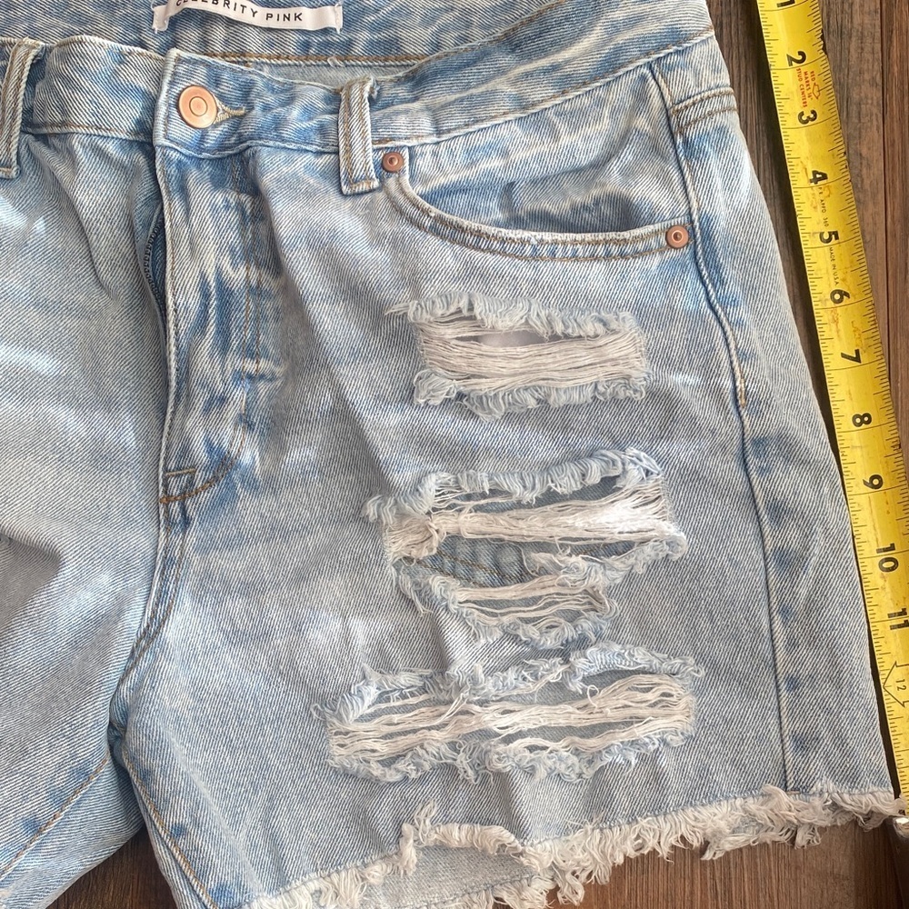 ❤️Celebrity Pink Ripped Light Blue Jean Shorts - Picture 4 of 8